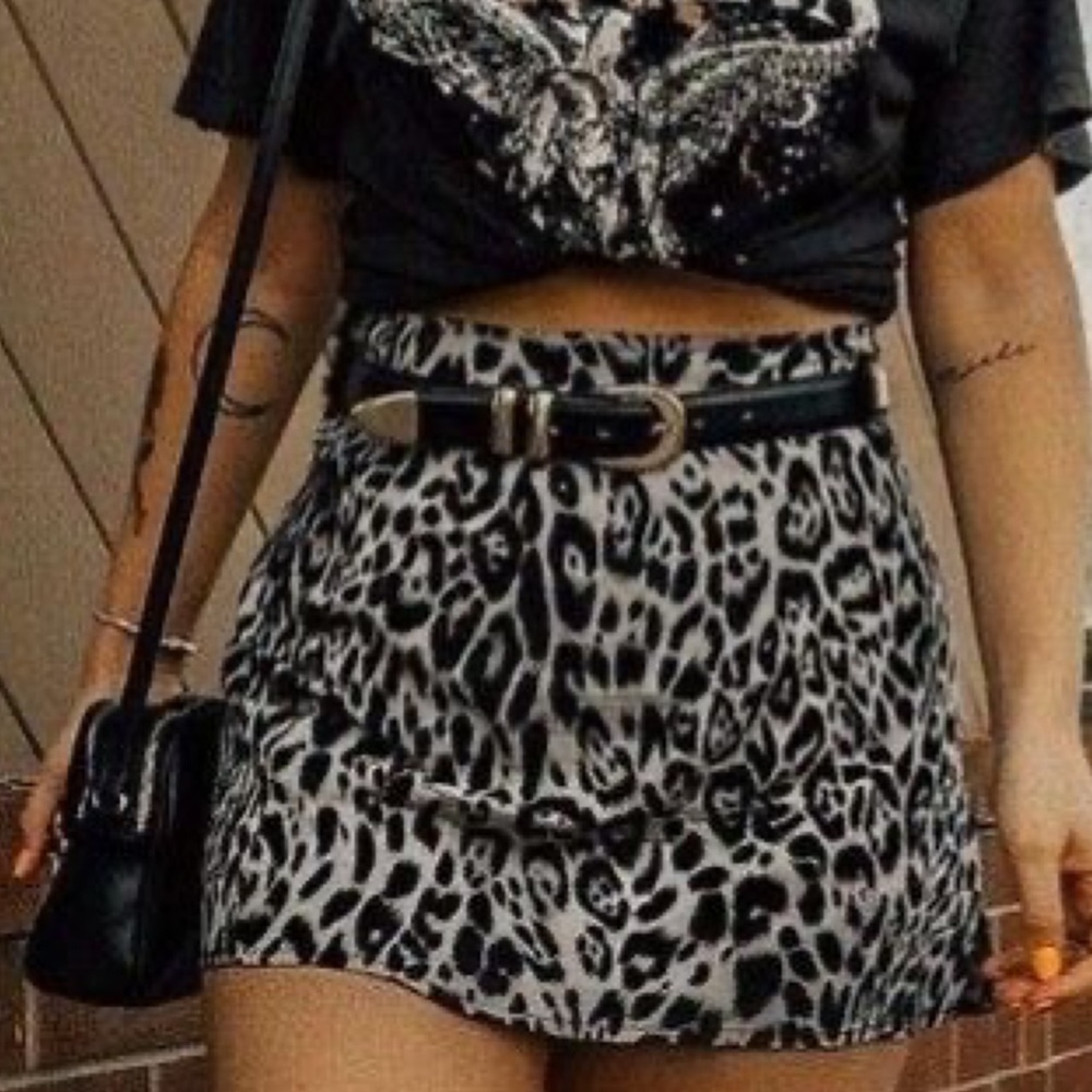 Abercrombie & Fitch Black and White Mini Pencil Skirt